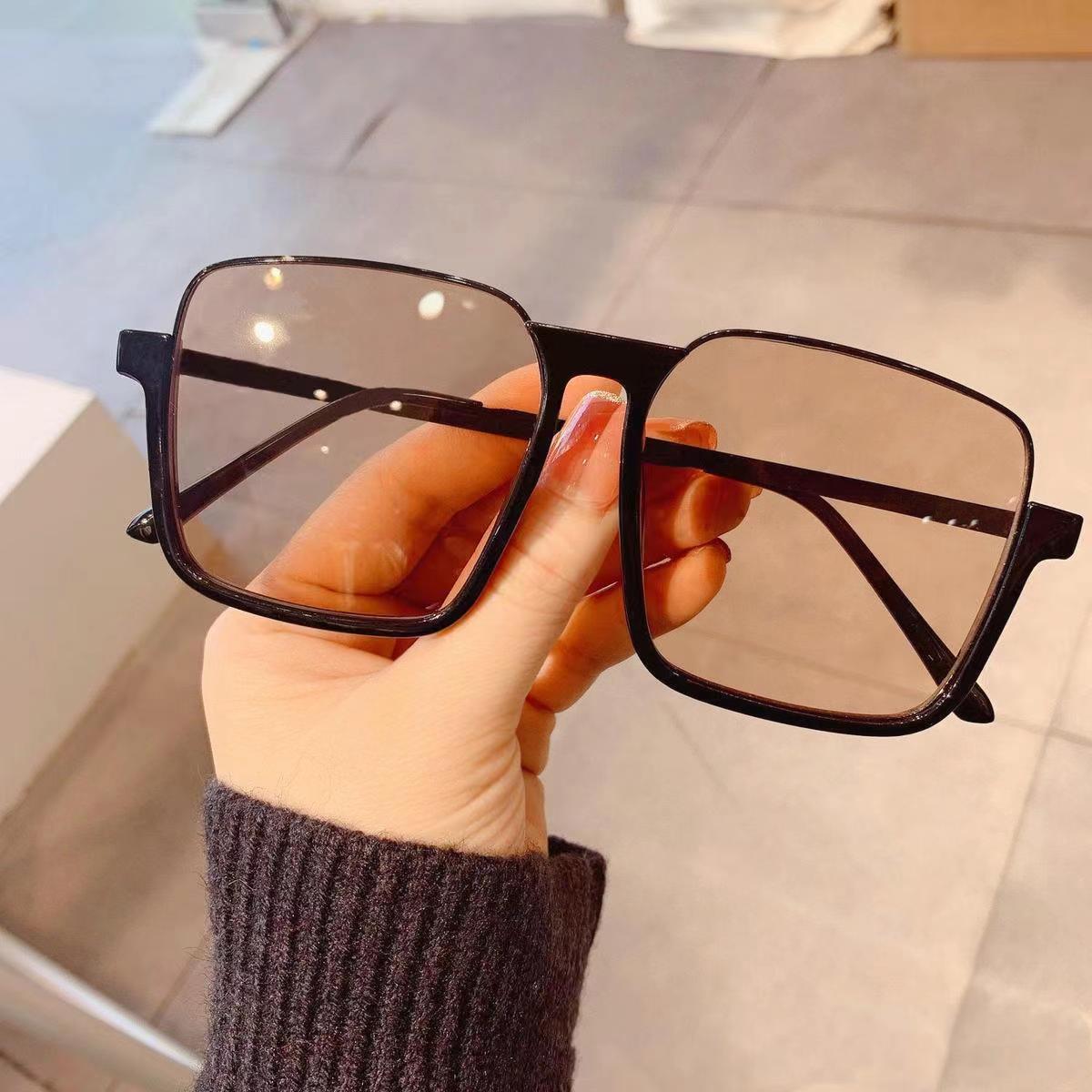 Korean version of the large frame fashion light brown sunglasses net red street shot most of the frame thin with sunglasses